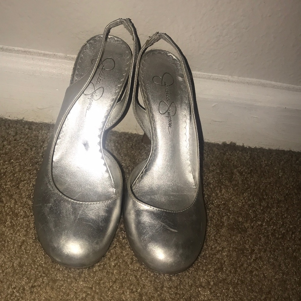 Silver pumps